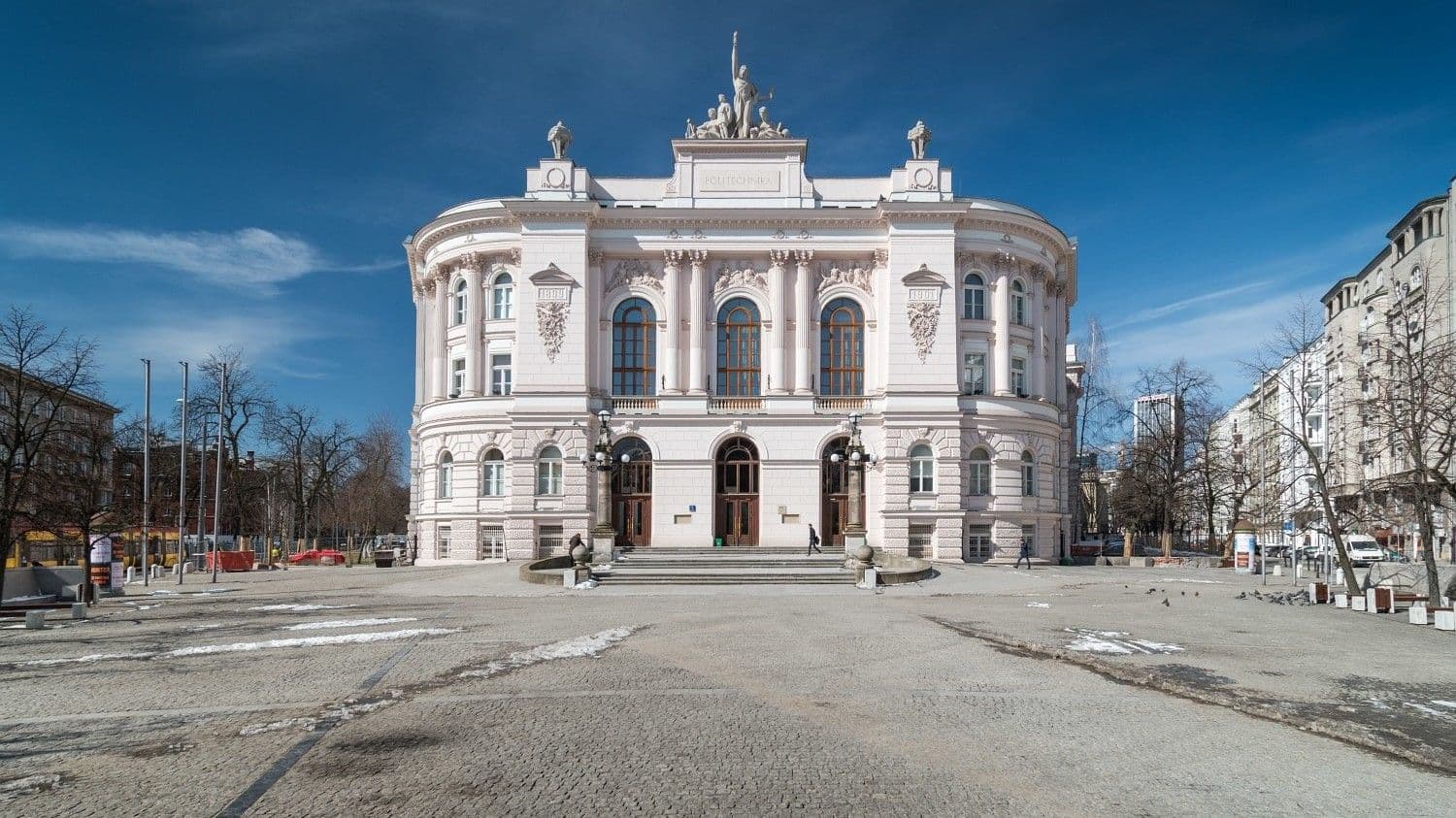 Warsaw University of Technology – The City's Most Beautiful University Hall