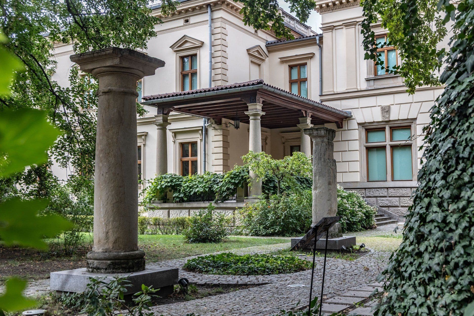 Czapski Palace – A Collection Saved from History